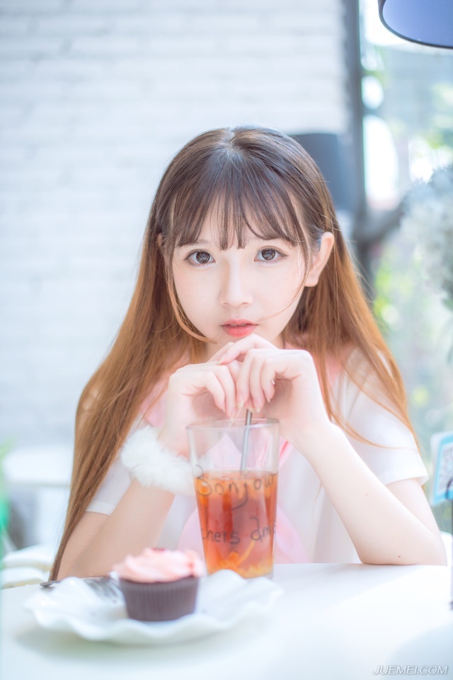 “唉~”